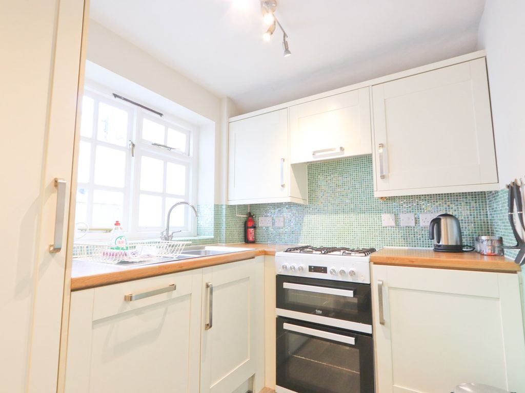 1 bed flat to rent in Oakfield Place, Bristol BS8, £2,000 pcm