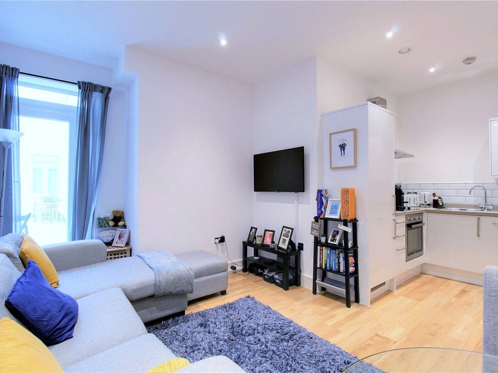 1 bed flat for sale in Bartley Way, Hook RG27, £140,000