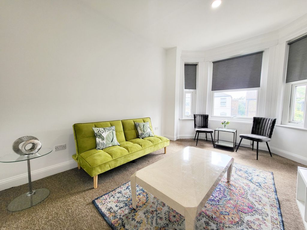 1 bed flat for sale in York Road, Acton, London W3, £345,000