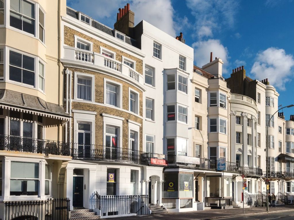 2 bed flat to rent in Old Steine, Brighton BN1, £1,500 pcm