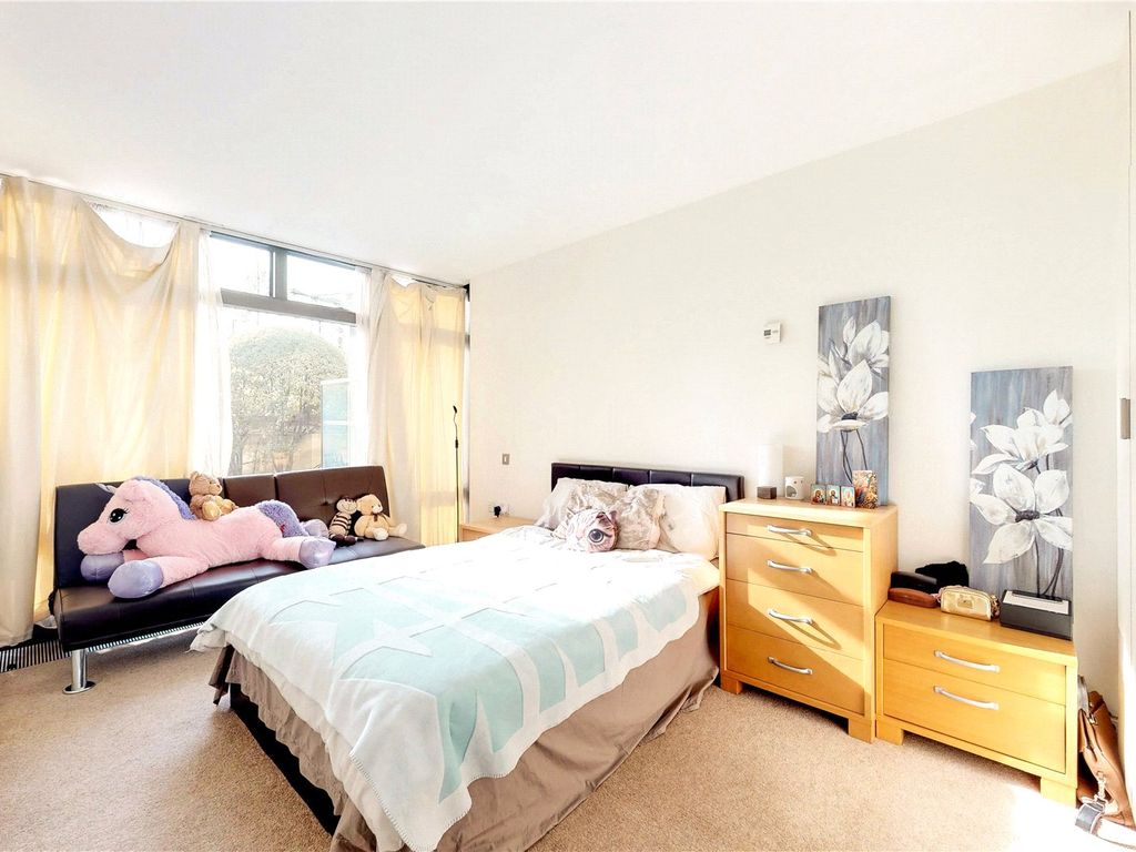 1 bed flat to rent in Parliament View Apartments, 1 Albert Embankment, London SE1, £2,400 pcm