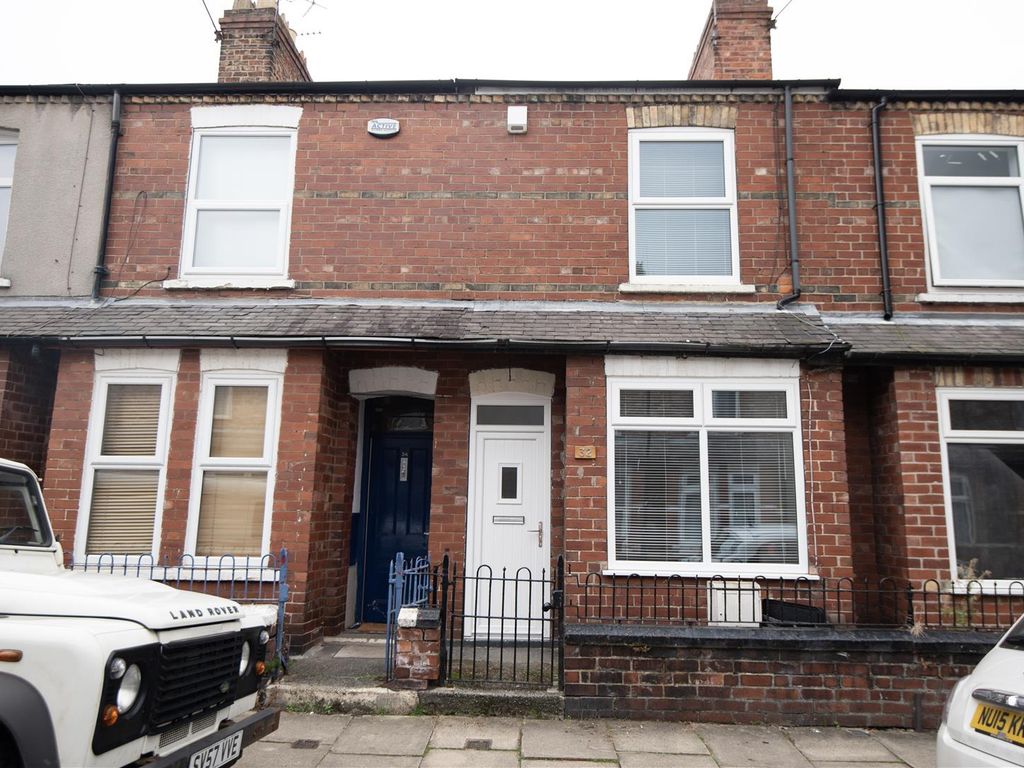 2 bed terraced house to rent in Falsgrave Crescent, Burtonstone Lane, York YO30, £950 pcm