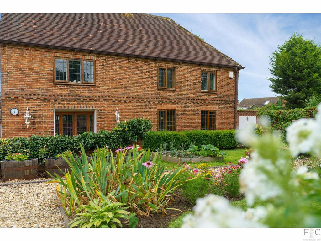 7 bed detached house for sale in Bell Street, Claybrooke Magna LE17, £925,000