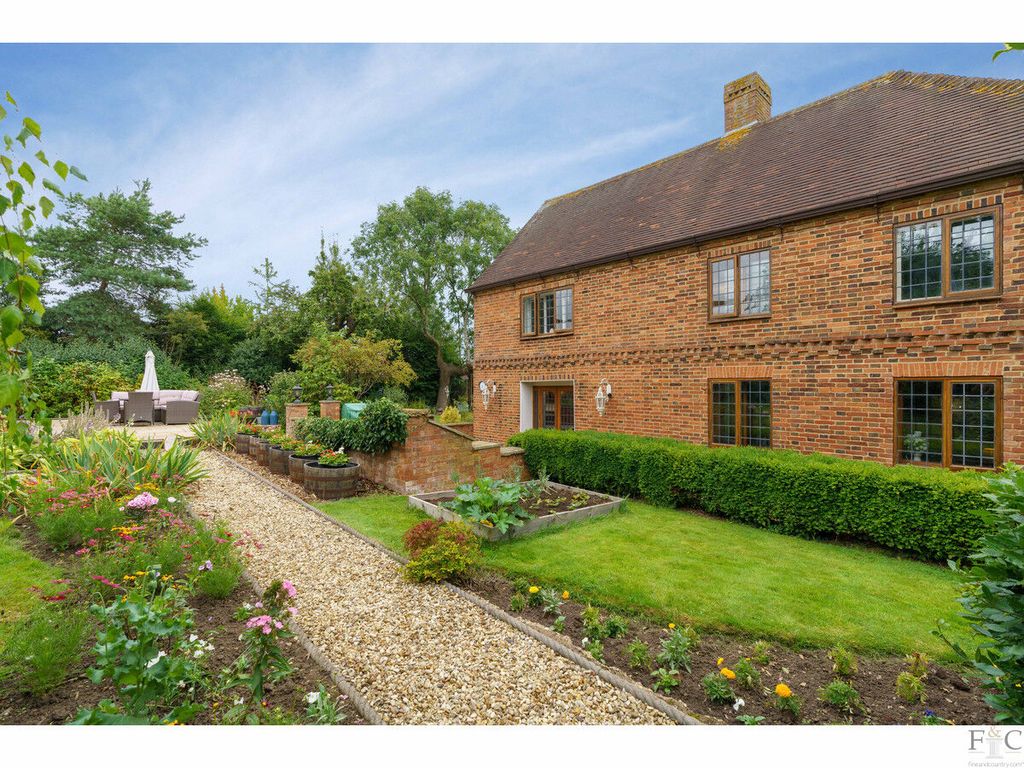 7 bed detached house for sale in Bell Street, Claybrooke Magna LE17, £925,000
