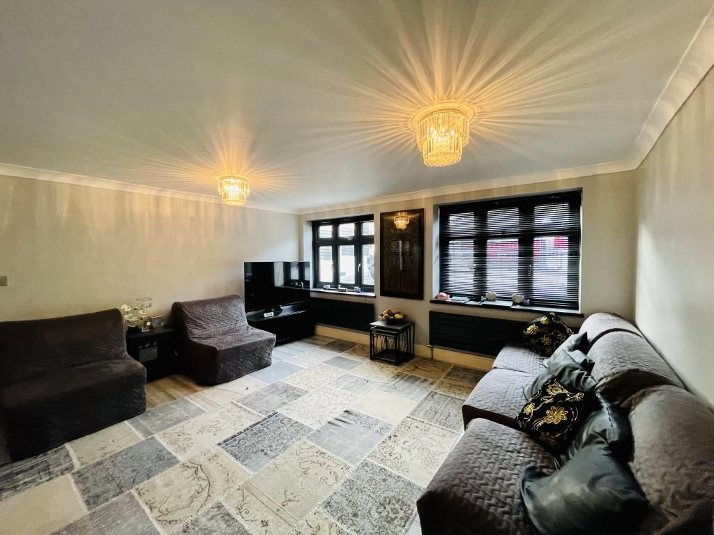 Studio to rent in Barnet Road, Barnet EN5, £1,200 pcm