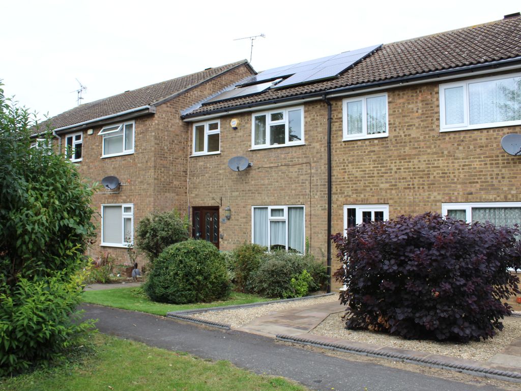 3 bed terraced house to rent in Claydon Path, Aylesbury HP21, £1,550 pcm