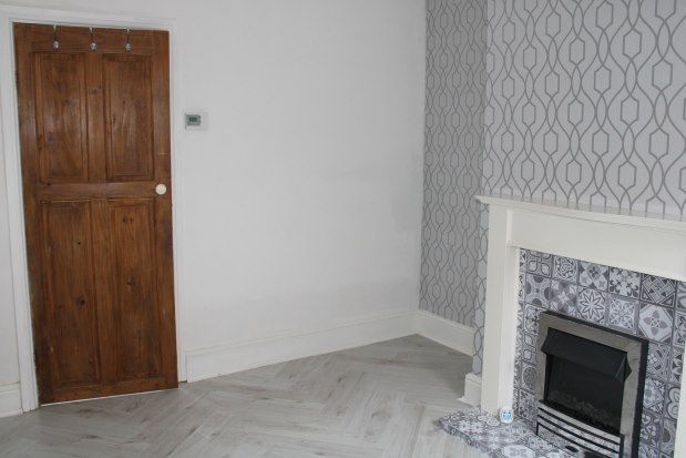 2 bed property to rent in Queen Street, Leek ST13, £600 pcm