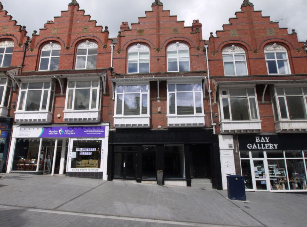 Retail premises to let in Station Road, Colwyn Bay LL29, £18,000 pa