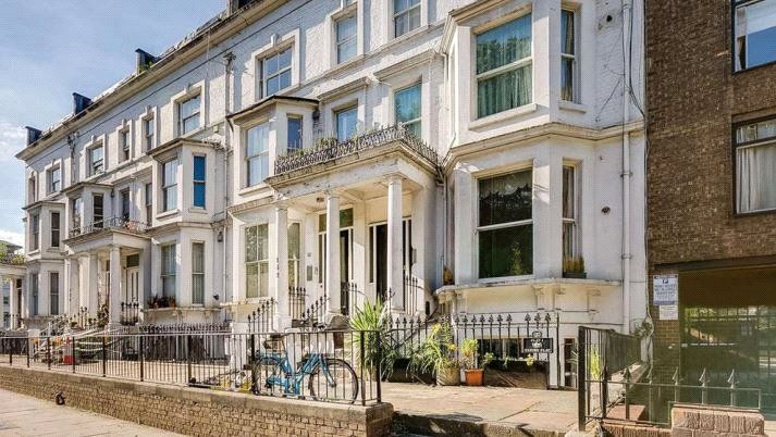 1 bed flat for sale in Earls Court Road, London W8, £495,000