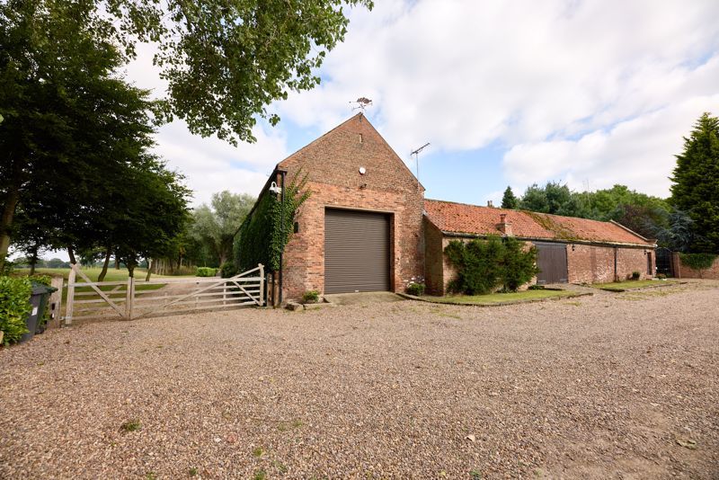 5 bed equestrian property for sale in North Lane, Sykehouse, Goole DN14, £1,250,000