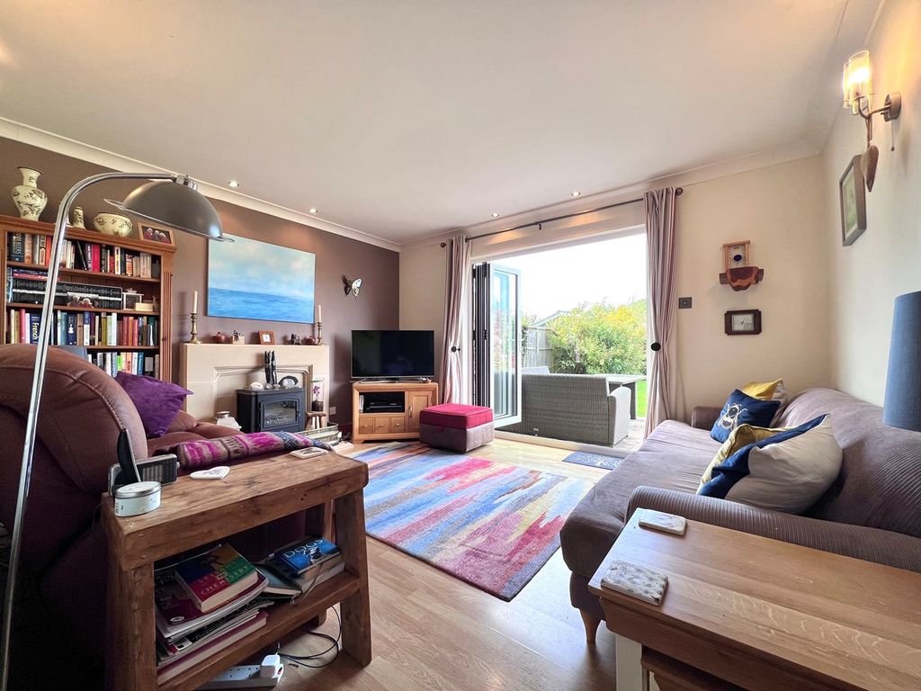 4 bed semi-detached house for sale in Elmside, Fernham SN7, £500,000