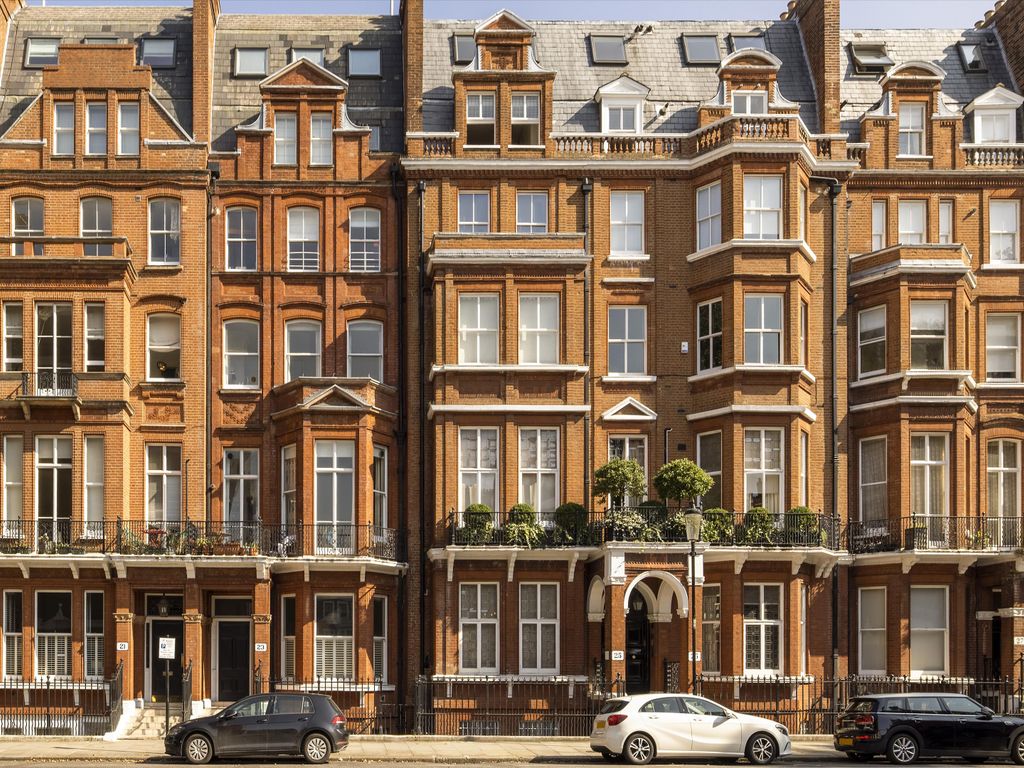 2 bed flat for sale in Cranley Gardens, London SW7, £1,200,000