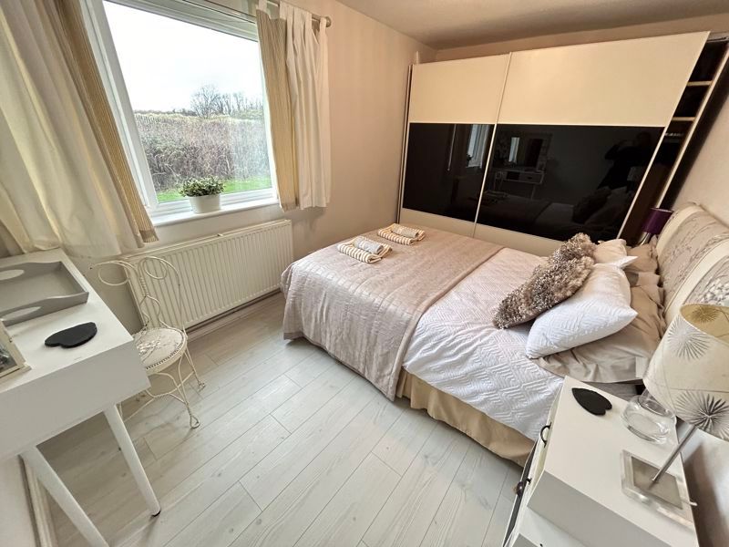 2 bed flat for sale in Deganwy Beach, Deganwy, Conwy LL31, £214,995