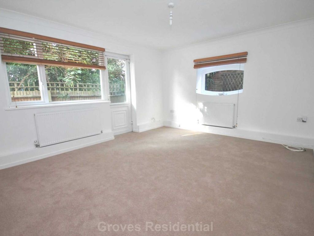 2 bed flat to rent in South Terrace, Surbiton KT6, £1,660 pcm