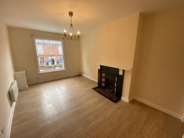 2 bed maisonette to rent in High Street, Tarporley, Cheshire CW6, £850 pcm