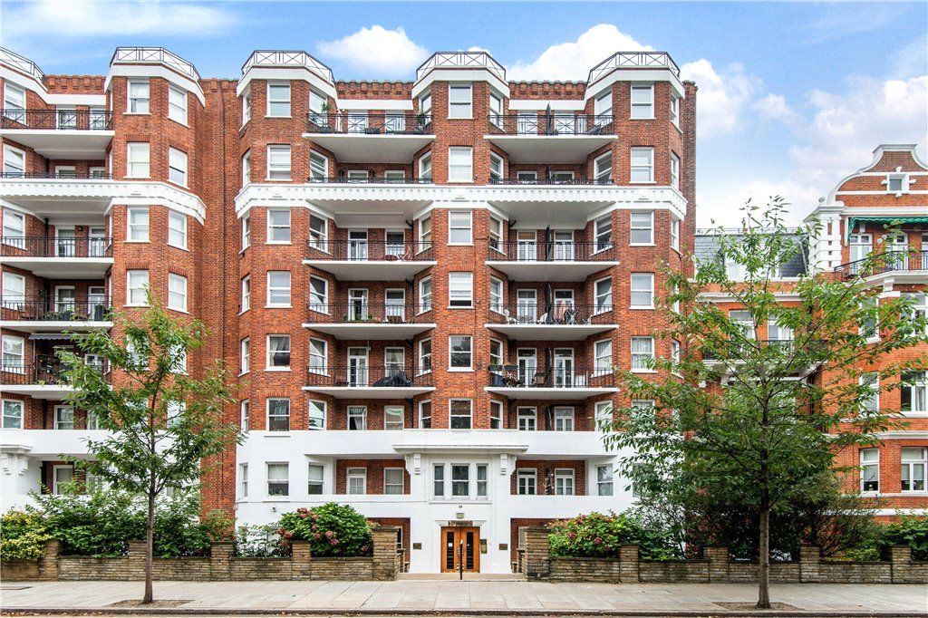 1 bed flat for sale in Neville Court, Abbey Road, St John's Wood NW8, £650,000