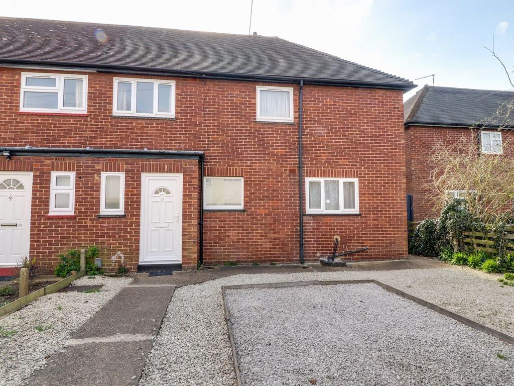3 bed detached house to rent in Castle Road, Hoddesdon, Hertfordshire EN11, £1,650 pcm