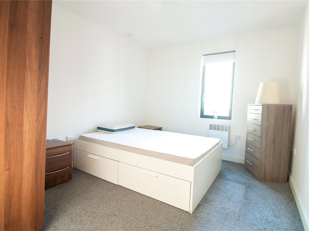1 bed flat to rent in The Gallery, 14 Plaza Boulevard, Liverpool L8, £850 pcm
