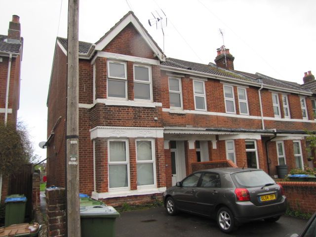 Room to rent in Suffolk Avenue, Shirley, Southampton SO15, £700 pcm