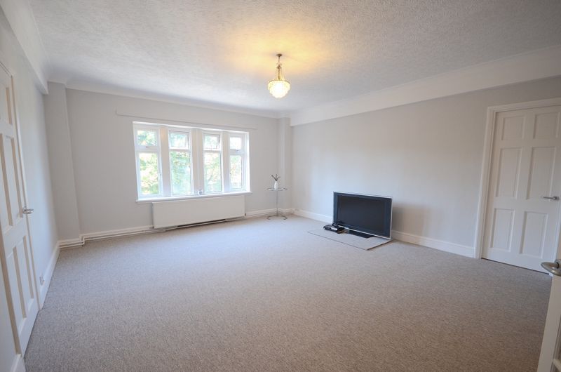 2 bed flat to rent in Bath Road, Bournemouth BH1, £1,400 pcm