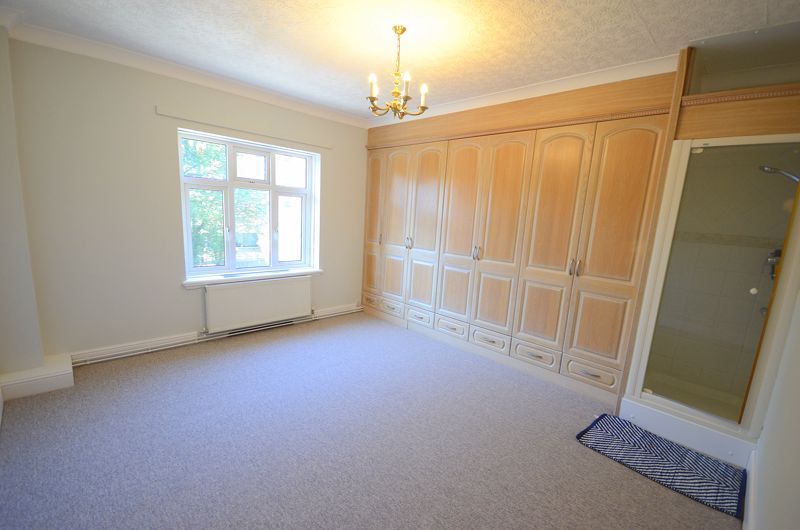 2 bed flat to rent in Bath Road, Bournemouth BH1, £1,400 pcm