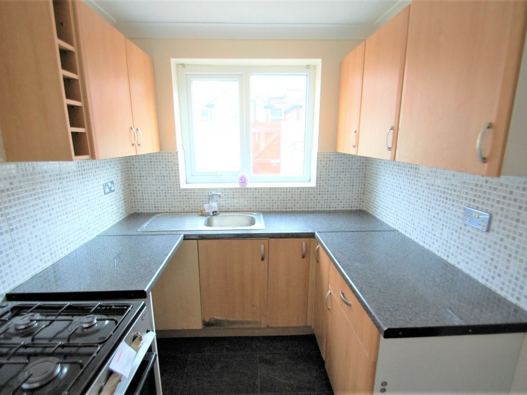 2 bed terraced house to rent in Shorrock Lane, Blackburn BB2, £500 pcm