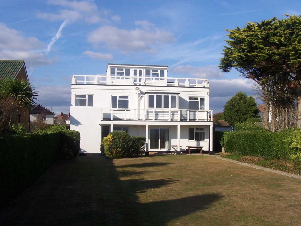 6 bed detached house to rent in Sea Drive, Felpham PO22, £1,650 pcm