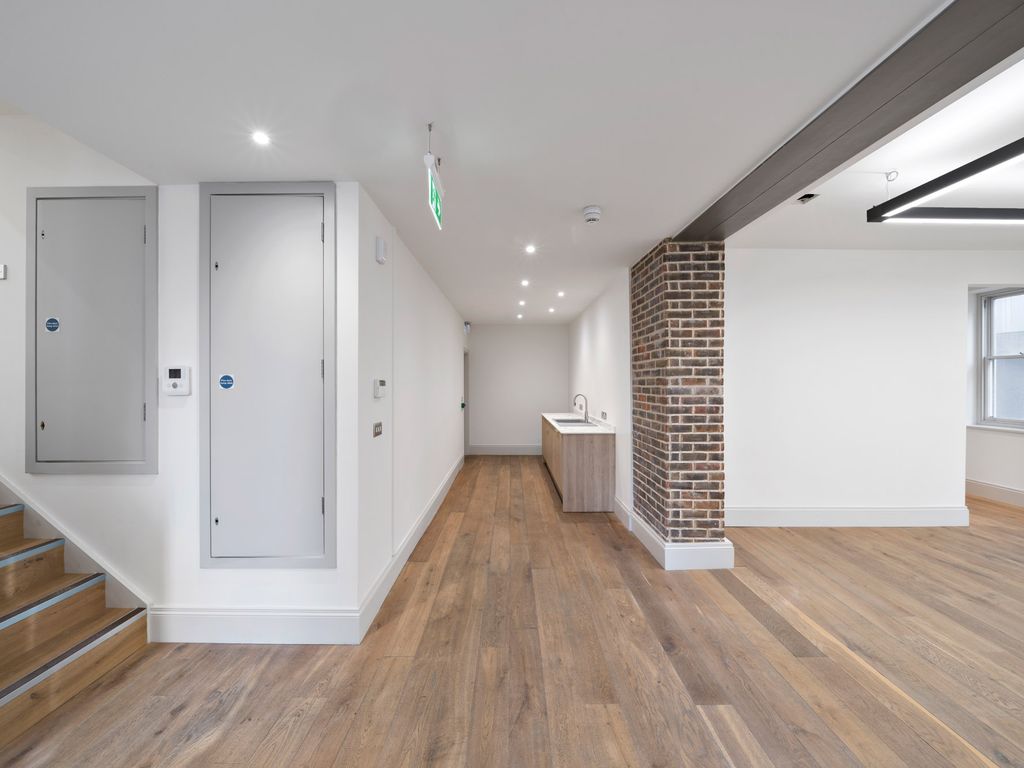 Office to let in St Martin's Lane, London WC2N, £66,512 pa