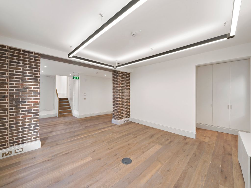 Office to let in St Martin's Lane, London WC2N, £66,512 pa