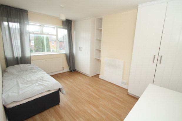 Room to rent in 38 Beck Lane, Beckenham BR3, £700 pcm