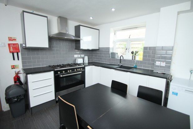 Room to rent in 38 Beck Lane, Beckenham BR3, £700 pcm