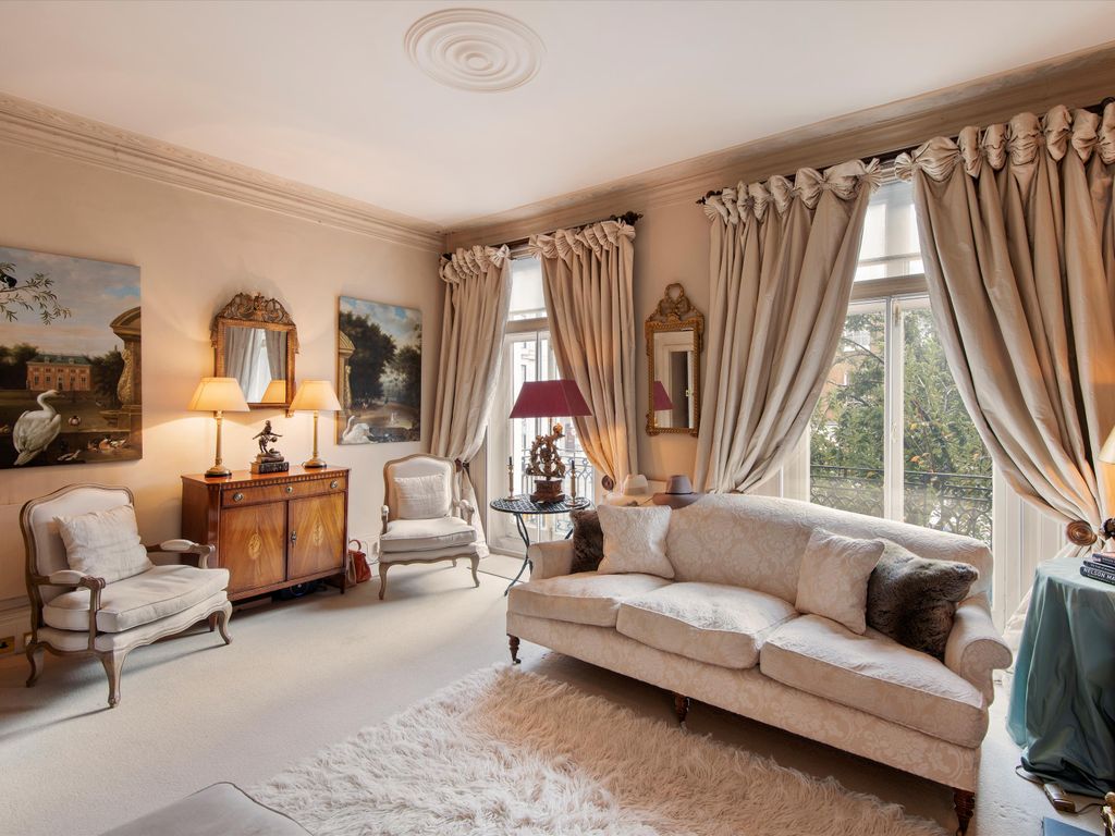1 bed flat for sale in Cliveden Place, Belgravia, London SW1W, £695,000