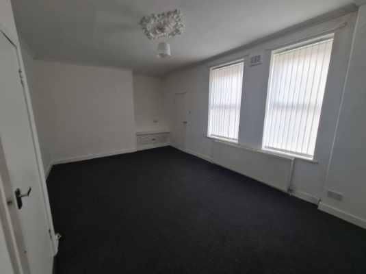 2 bed flat to rent in Myrtle Grove, Wallsend NE28, £550 pcm