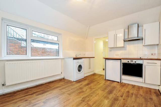 1 bed flat to rent in Newbury, Berkshire RG14, £875 pcm