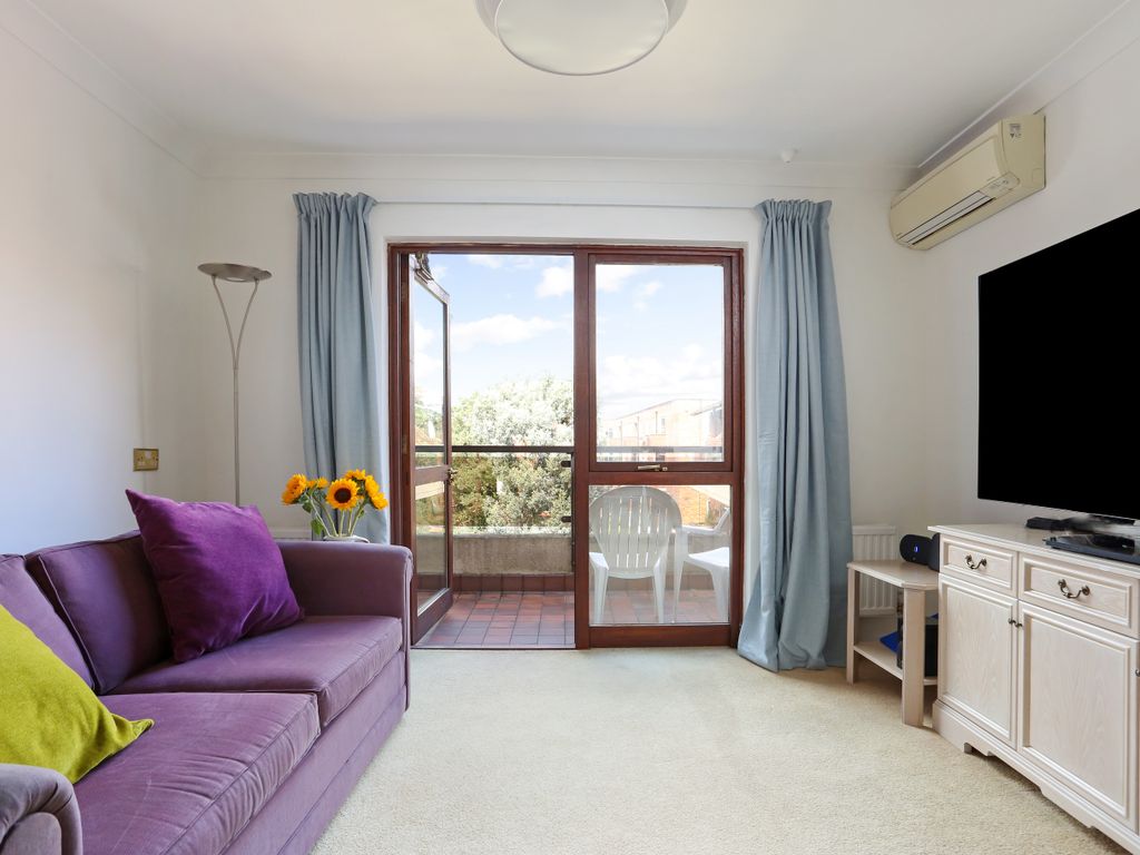 1 bed flat for sale in 562 Finchley Road, London NW11, £390,000