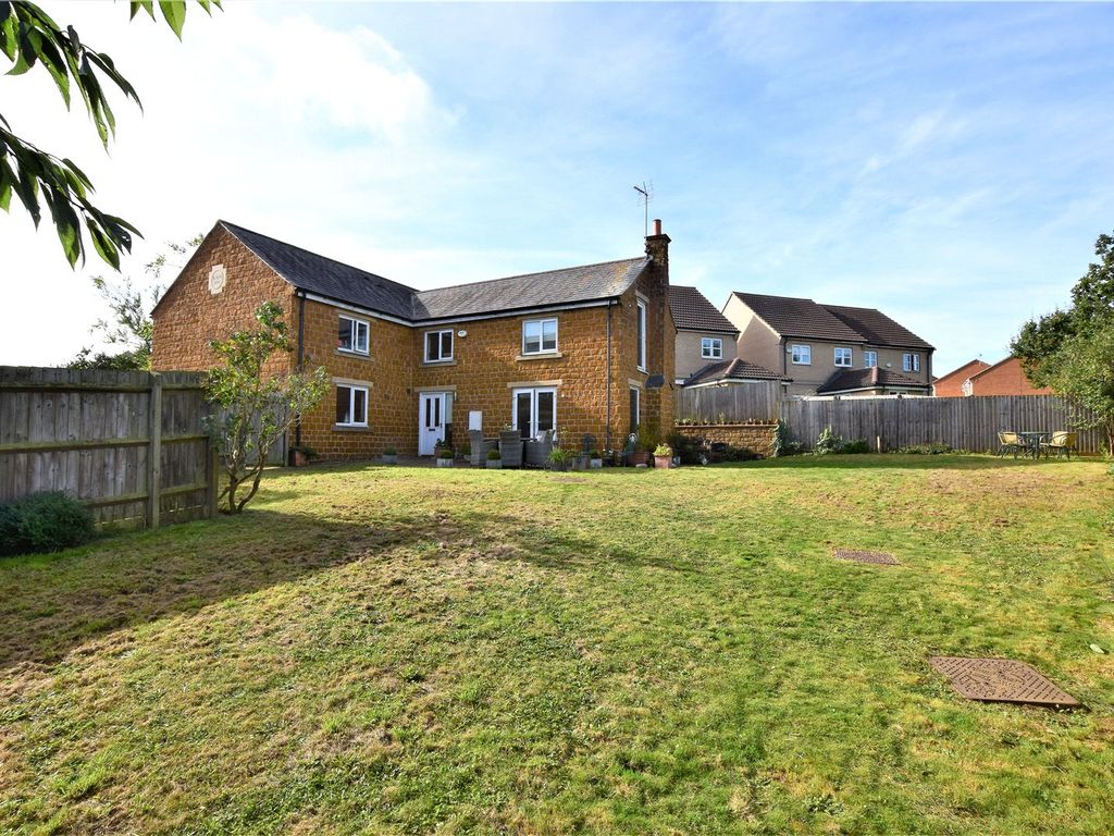 4 bed detached house for sale in Blisworth Close, Northampton NN4, £430,000