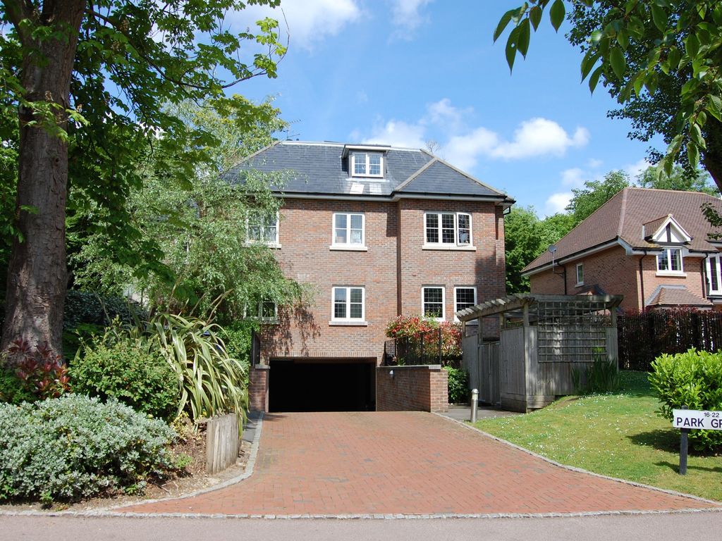 2 bed flat for sale in Park Grove, Knotty Green, Beaconsfield HP9, £399,950