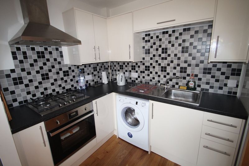 2 bed flat to rent in Cadbury Heath Road, Warmley, Bristol BS30, £975 pcm