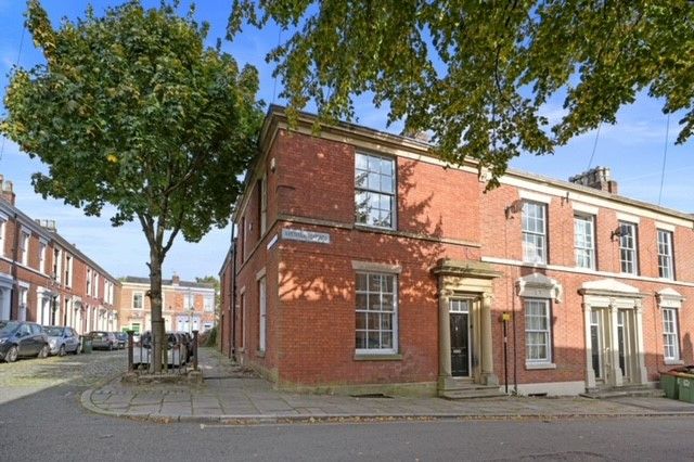 5 bed terraced house to rent in Avenham Road, Preston, Lancashire PR1, £2,500 pcm