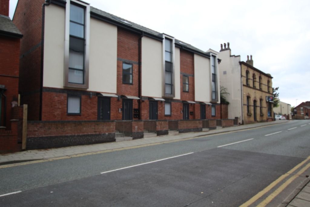 1 bed flat to rent in High Street, Prescot L34, £675 pcm
