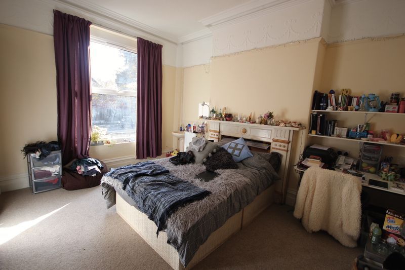 8 bed terraced house to rent in Regent Park Avenue, Hyde Park, Leeds LS6, £3,813 pcm