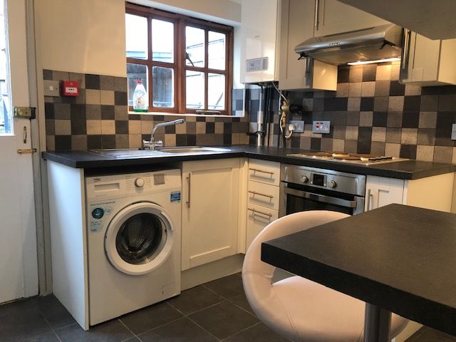 1 bed flat to rent in Ellesmere Road, Shrewsbury SY1, £760 pcm
