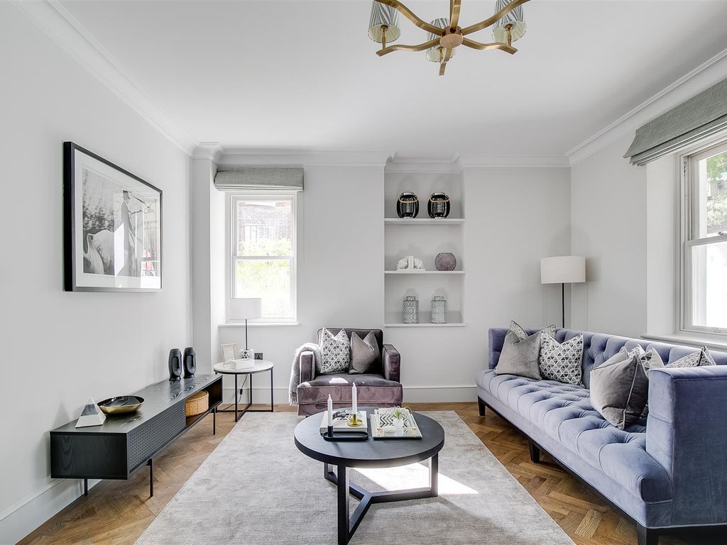 2 bed flat for sale in Egerton Crescent, London SW3, £1,300,000