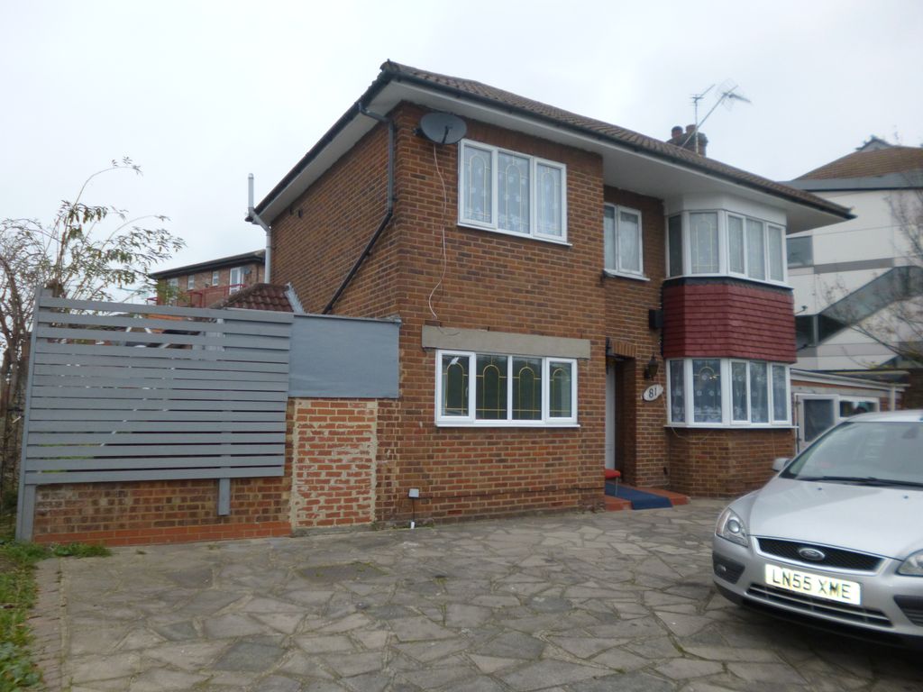 7 bed detached house to rent in High Street, Cheshunt EN8, £3,395 pcm