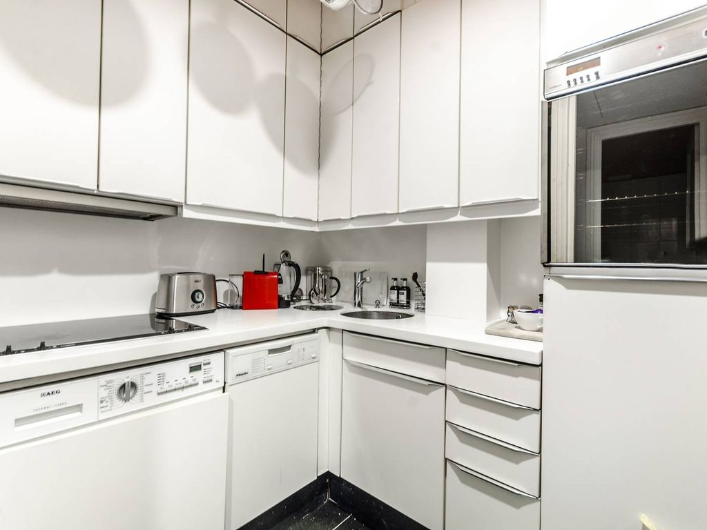 1 bed flat to rent in South Kensington, South Kensington, London SW7, £9,967 pcm