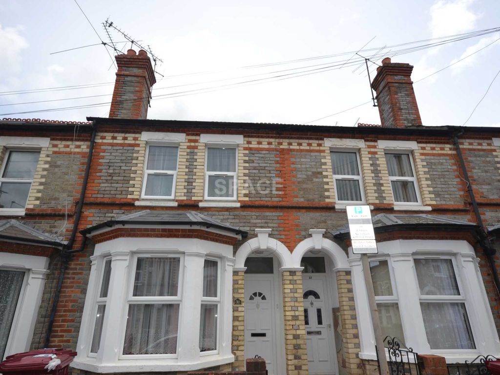 6 bed terraced house to rent in Norris Road, Reading, Berkshire RG6, £2,970 pcm
