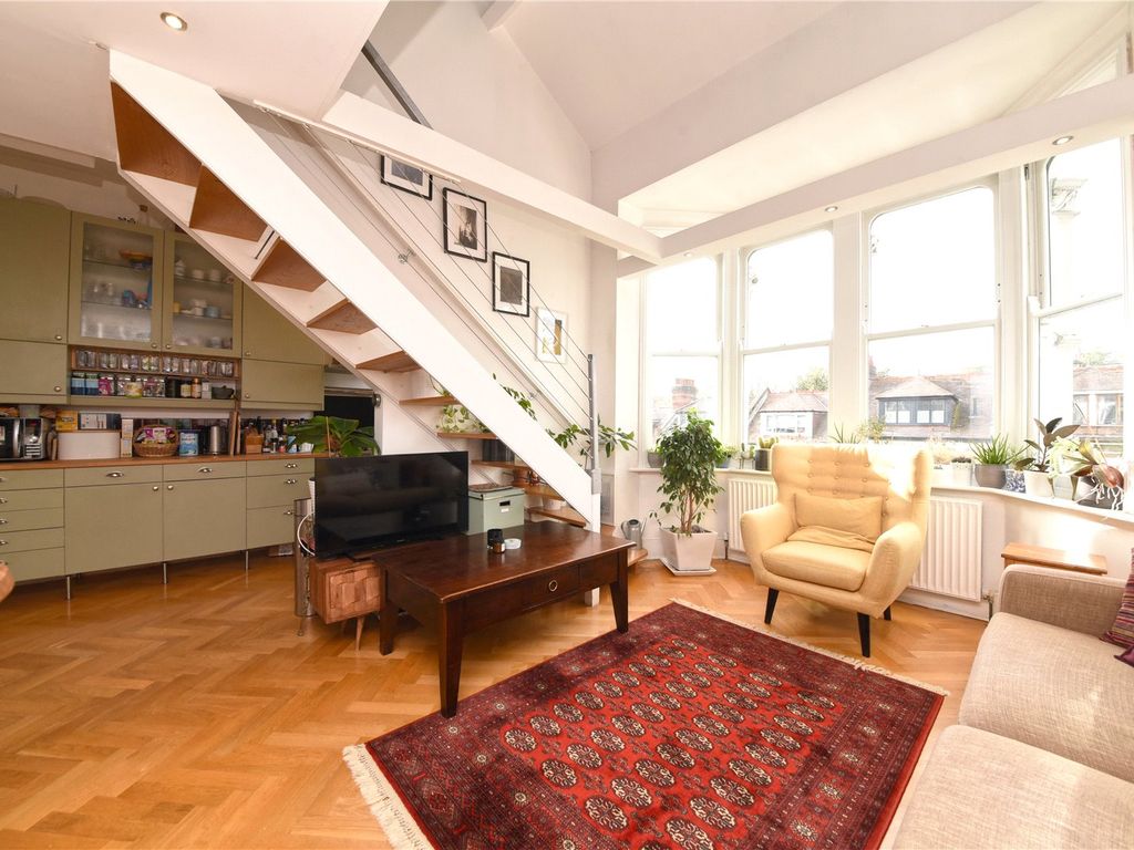 2 bed flat for sale in Archway Road, Highgate N6, £600,000