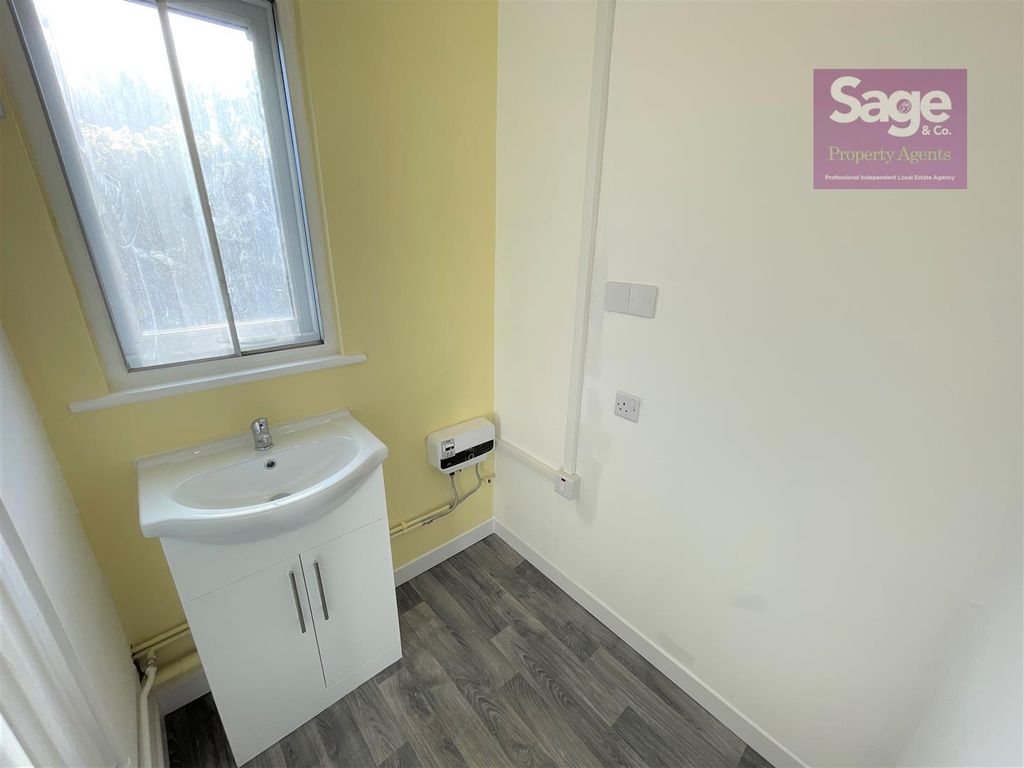 1 bed flat for sale in Harlequin Court, Newport Road, Cardiff CF24, £105,000