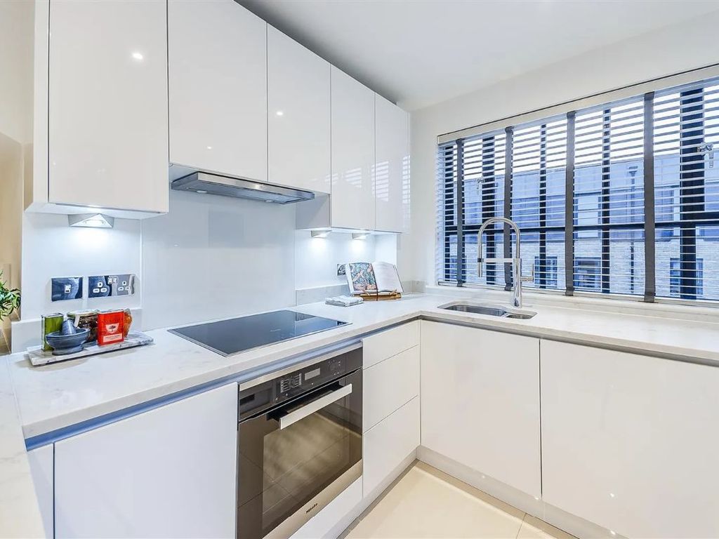 2 bed penthouse to rent in Oxford Penthouse, Palace Wharf, Rainville Road, London W6, £5,633 pcm