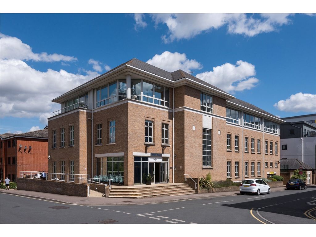 Office to let in Clarendon Road, Redhill RH1, £2,460 pa